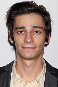 Porträt von Devon Bostick