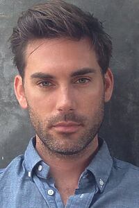 Porträt von Drew Fuller