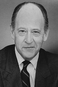 Porträt von Earl Boen