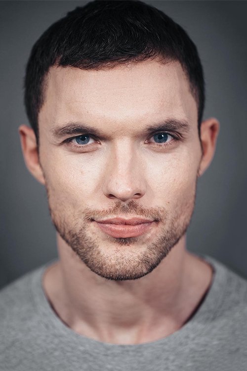 Porträt von Ed Skrein