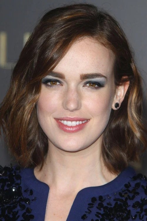 Porträt von Elizabeth Henstridge