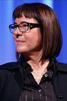Porträt von Ellen Lewis