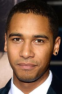 Porträt von Elliot Knight