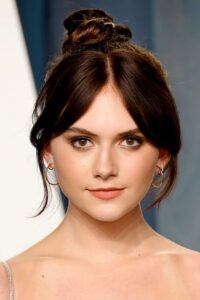 Porträt von Emilia Jones