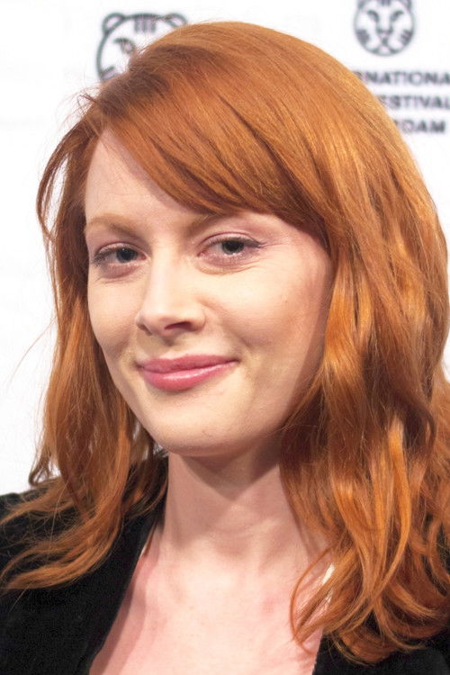 Porträt von Emily Beecham