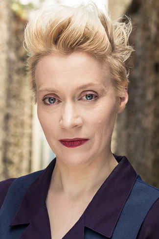 Porträt von Emily Carding