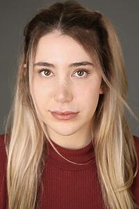 Porträt von Emma Raimi