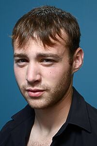 Porträt von Emory Cohen