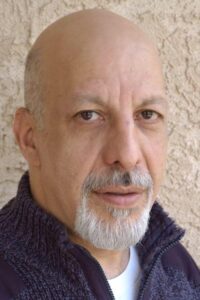 Porträt von Erick Avari