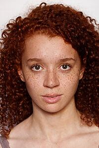 Porträt von Erin Kellyman