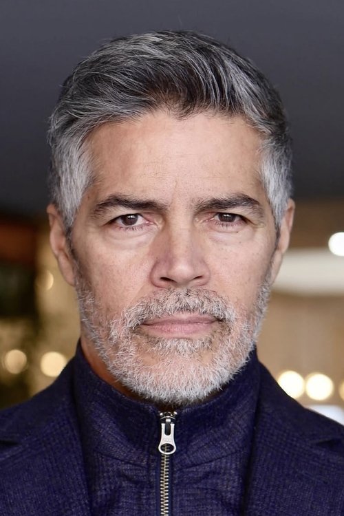 Porträt von Esai Morales
