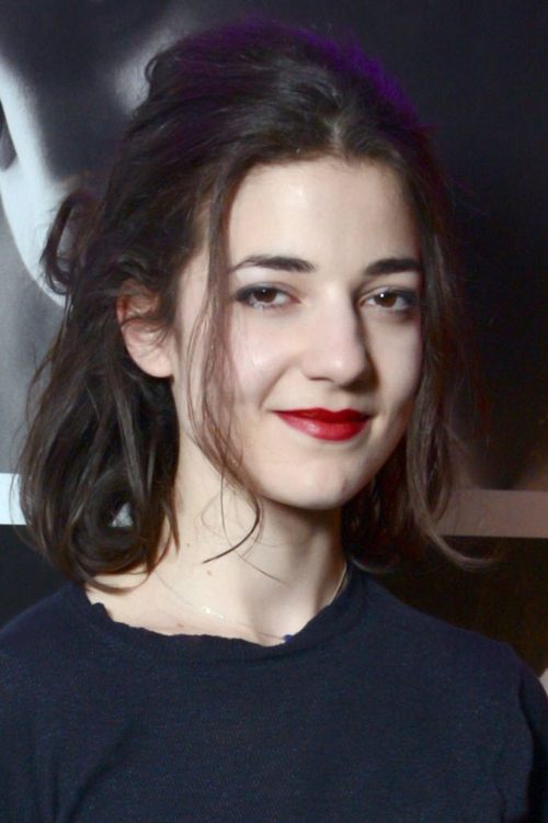 Porträt von Esther Garrel