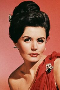 Porträt von Eunice Gayson