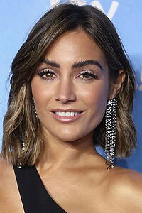Porträt von Frankie Bridge