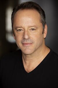 Porträt von Gil Bellows