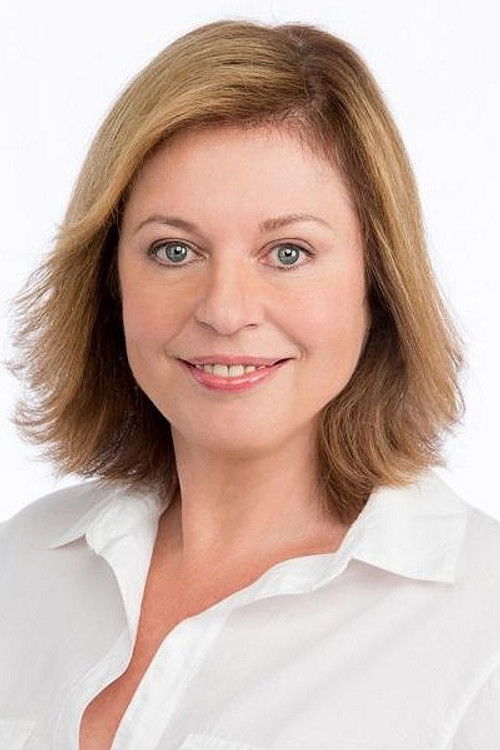 Porträt von Gina Riley