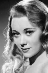 Porträt von Glynis Johns