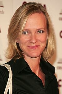 Porträt von Hermione Norris