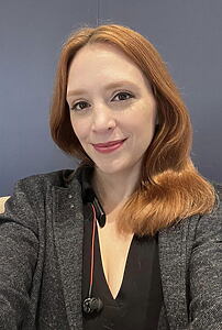 Porträt von Holly Lazo