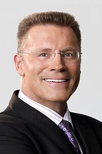 Porträt von Howie Long