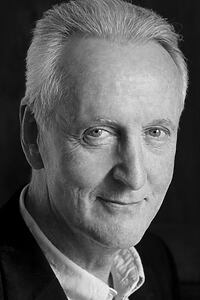 Porträt von Hugh Fraser