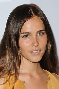 Porträt von Isabel Lucas