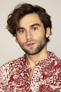 Porträt von Jake Borelli