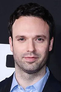 Porträt von Jake Epstein
