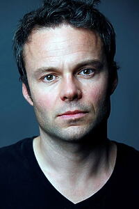 Porträt von Jamie Glover