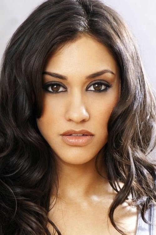 Porträt von Janina Gavankar