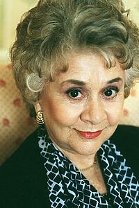 Porträt von Joan Plowright