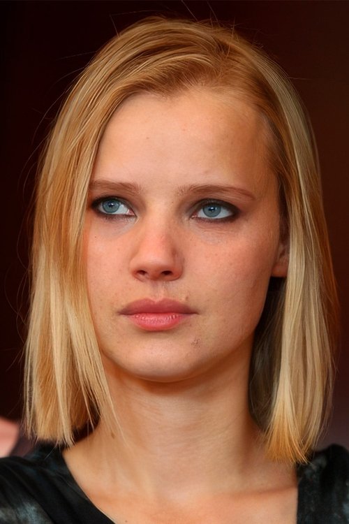 Porträt von Joanna Kulig
