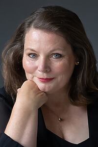 Porträt von Joanna Scanlan