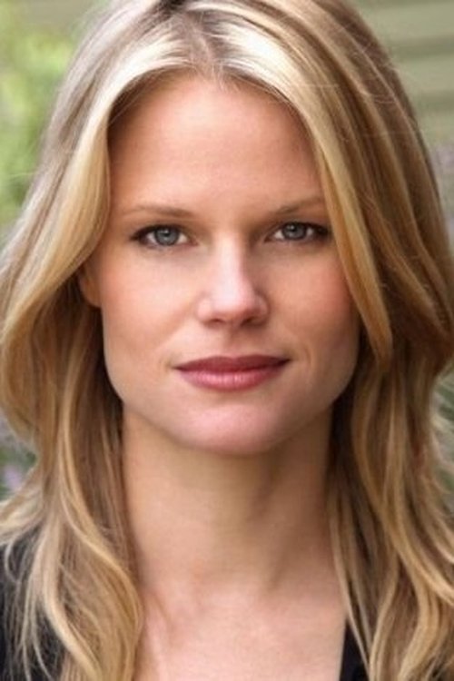 Porträt von Joelle Carter