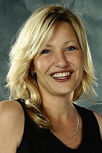 Porträt von Joey Lauren Adams