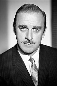 Porträt von John Dehner