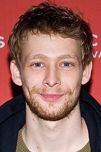 Porträt von Johnny Lewis