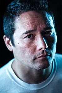 Porträt von Johnny Yong Bosch