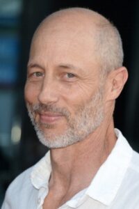 Porträt von Jon Gries