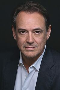 Porträt von Jon Lindstrom