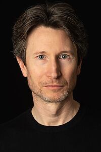 Porträt von Jonathan Aris