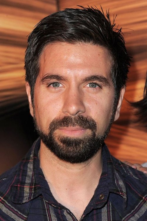 Porträt von Joshua Gomez
