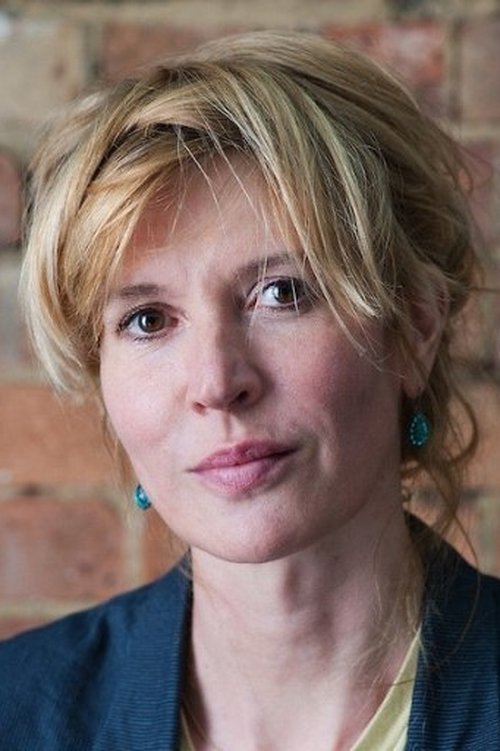 Porträt von Julia Davis