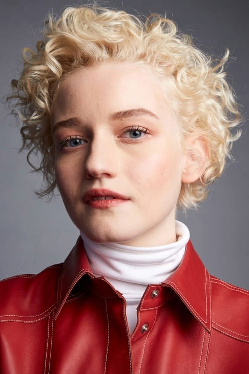 Porträt von Julia Garner
