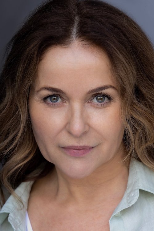 Porträt von Julia Sawalha