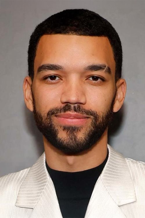 Porträt von Justice Smith