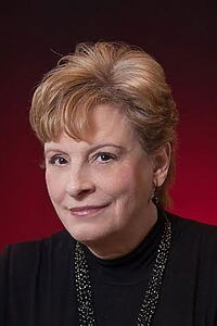 Porträt von Karen Hall