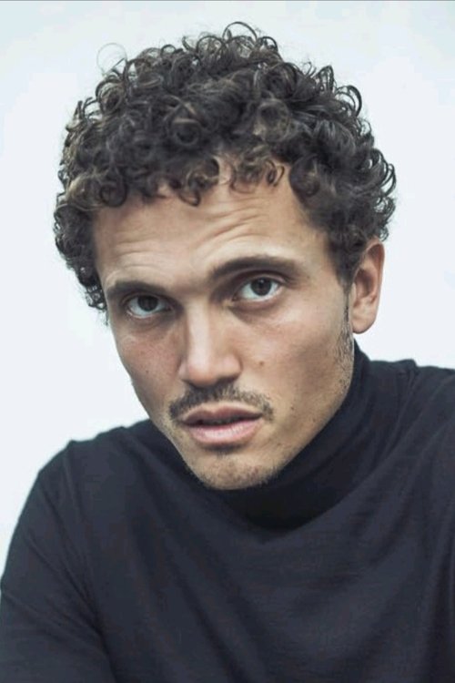 Porträt von Karl Glusman