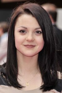 Porträt von Kathryn Prescott