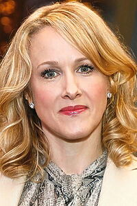 Porträt von Katie Finneran